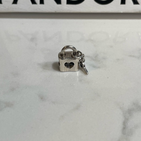 Brand new authentic Pandora padlock Be Mine charm - Picture 2 of 5